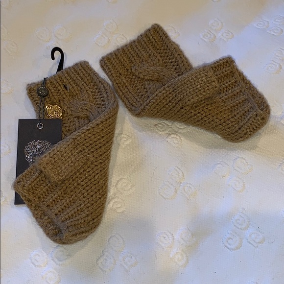 VINCE CAMUTO CABLE ARM WARMERS NWT - Picture 4 of 8